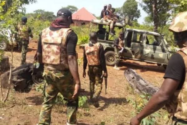 Dakarun Operation FANSAN YAMMA sun kashe 'yan ta'adda biyu, sun ceto mutum ɗaya da aka yi garkuwa da shi jihohin Kaduna da Zamfara