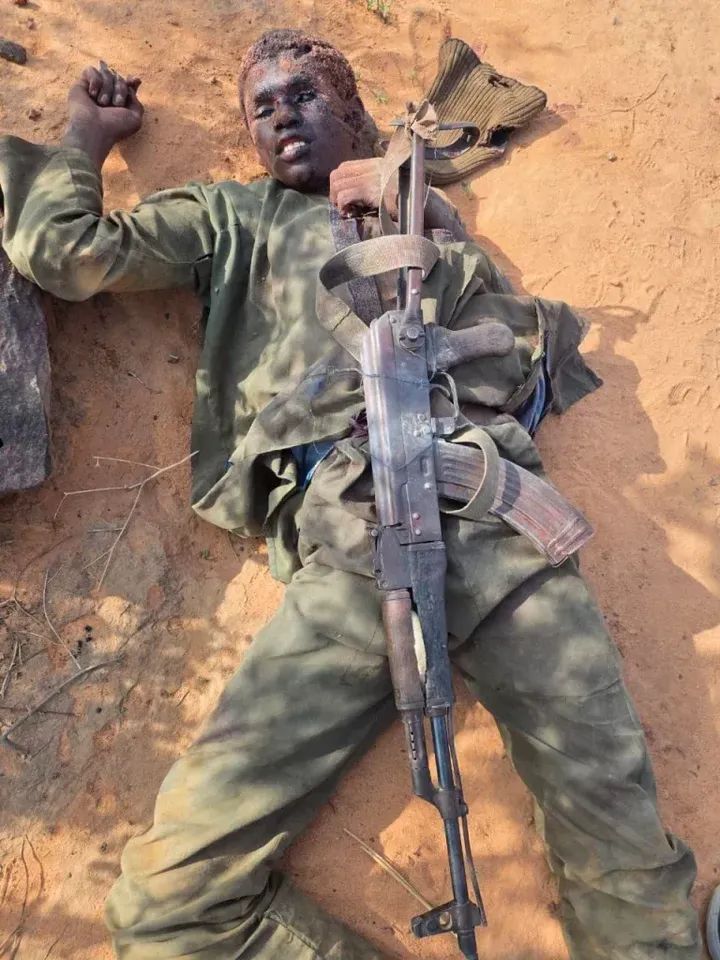 Yan sanda a Sokoto sun kwashe wani Dan bindiga tare da kwato bindiga kirar AK 47