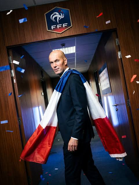 Zinedine Zidane ya rattaba hannu a matsayin sabon mai horas da tawagar kasar Faransa