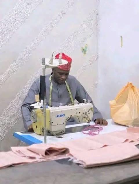Yadda Shugaban Karamar Hukuma Yakoma aikin tella bayan sauka daga kujerarsa